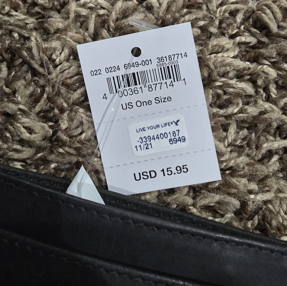 American Eagle NWT Black Leather Card Holder - Picture 2 of 3